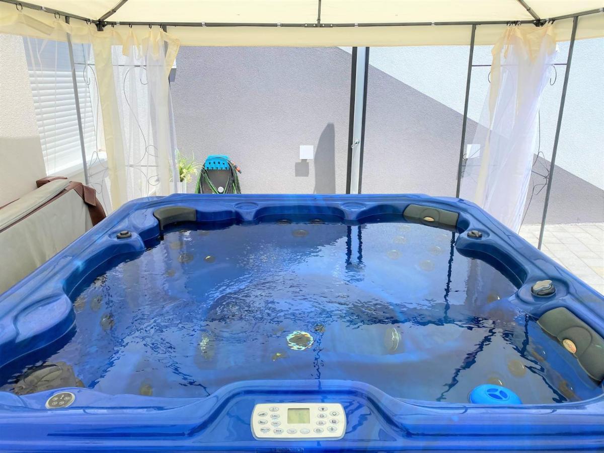 Lux Apartment Sea Shell With Jacuzzi Макарска Экстерьер фото