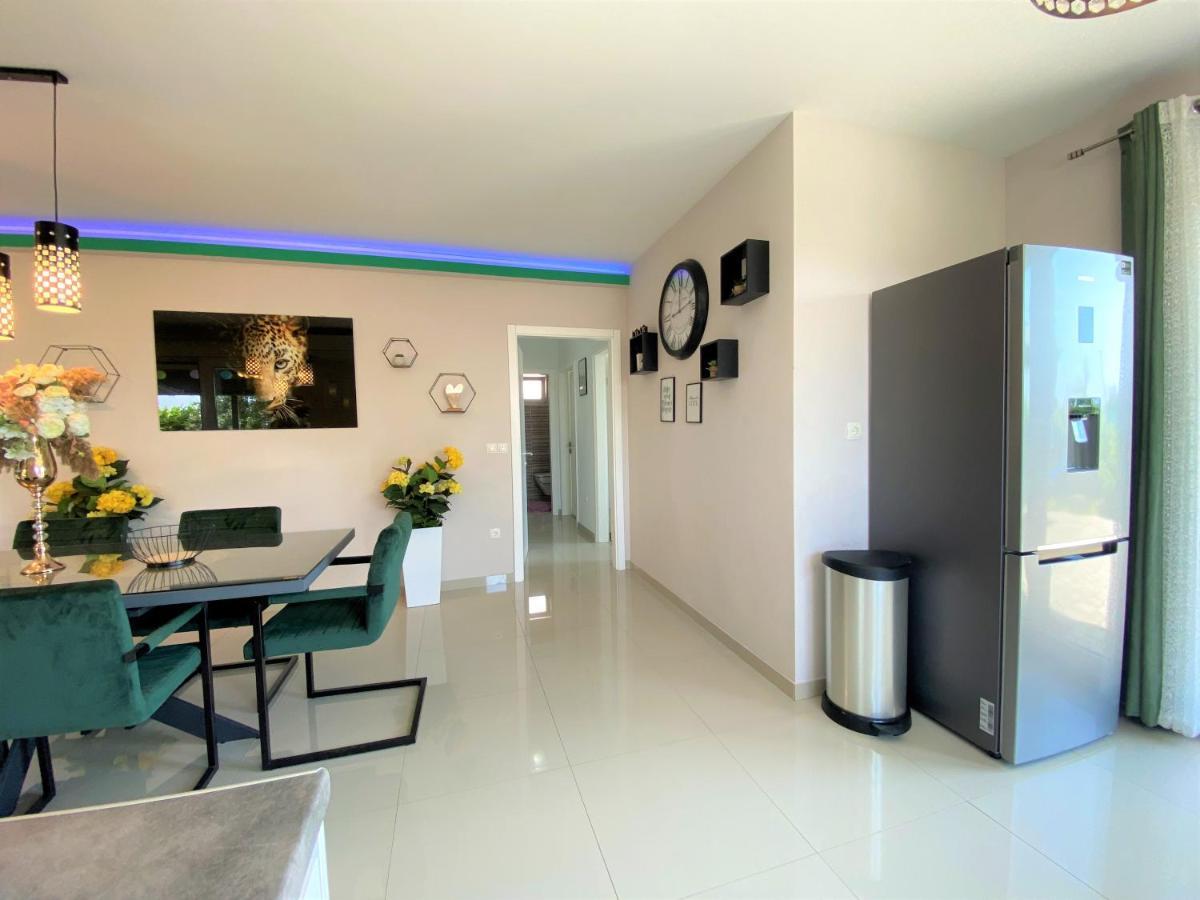 Lux Apartment Sea Shell With Jacuzzi Макарска Экстерьер фото