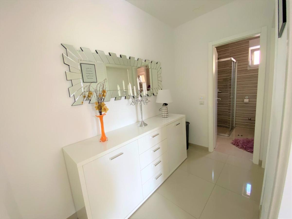 Lux Apartment Sea Shell With Jacuzzi Макарска Экстерьер фото